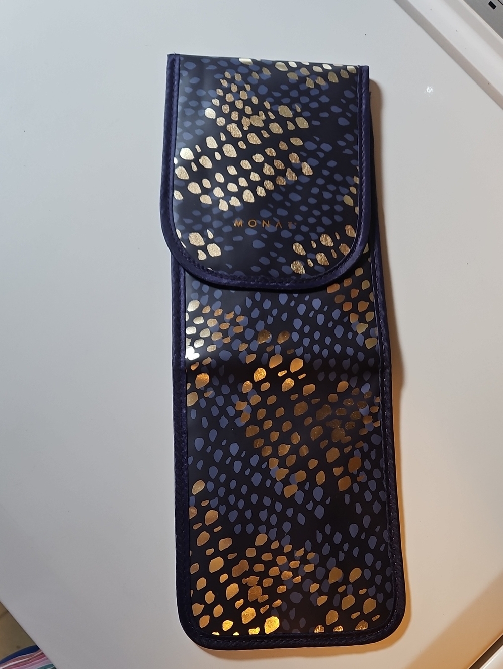 Pouch - MONAT